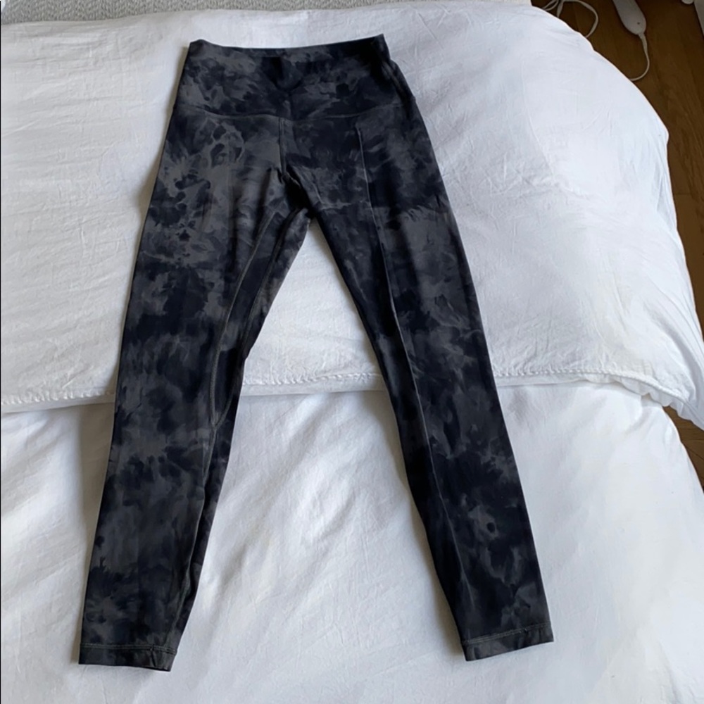 Lululemon diamond dye align 25”, size 6